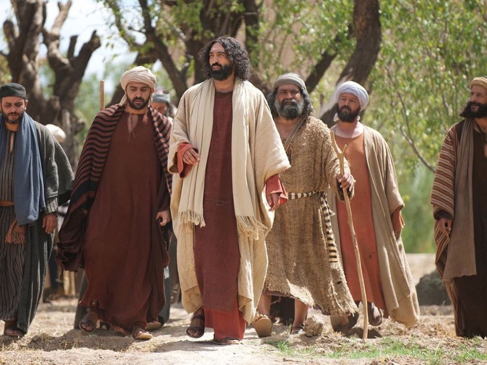 Jesus travels with disciples Photo free Bible images